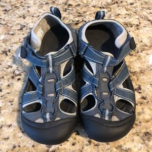 Keens size 4